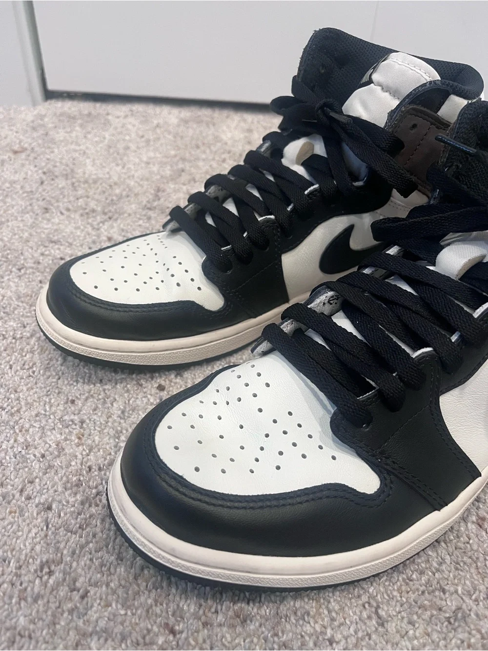 Air Jordan 1 Retro High OG Dark Mocha - Picture 2 of 16